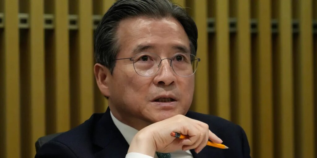 Samsung posts record $62 billion profit — and investors sell off anyway
