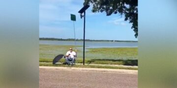 Wild Footage Shows Man Blocking Flock Camera With Comically Gigantic Protest Sign