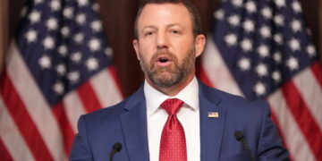 Mullin Promises to Maintain Surge in Immigration Arrests Even After Shootings