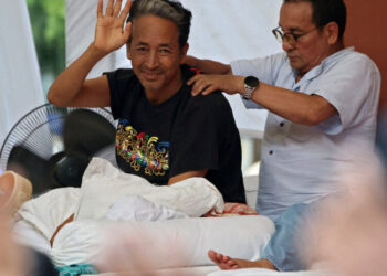 Prominent Indian Activist Breaks Hunger Strike After 26 Days