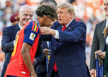 Trump Relents From Spain-Bashing to Present Its Team the World Cup Trophy