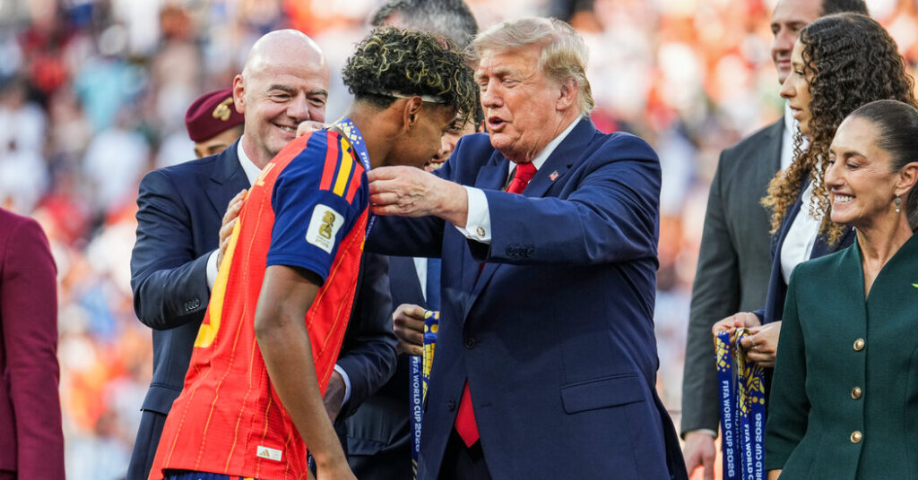 Trump Relents From Spain-Bashing to Present Its Team the World Cup Trophy