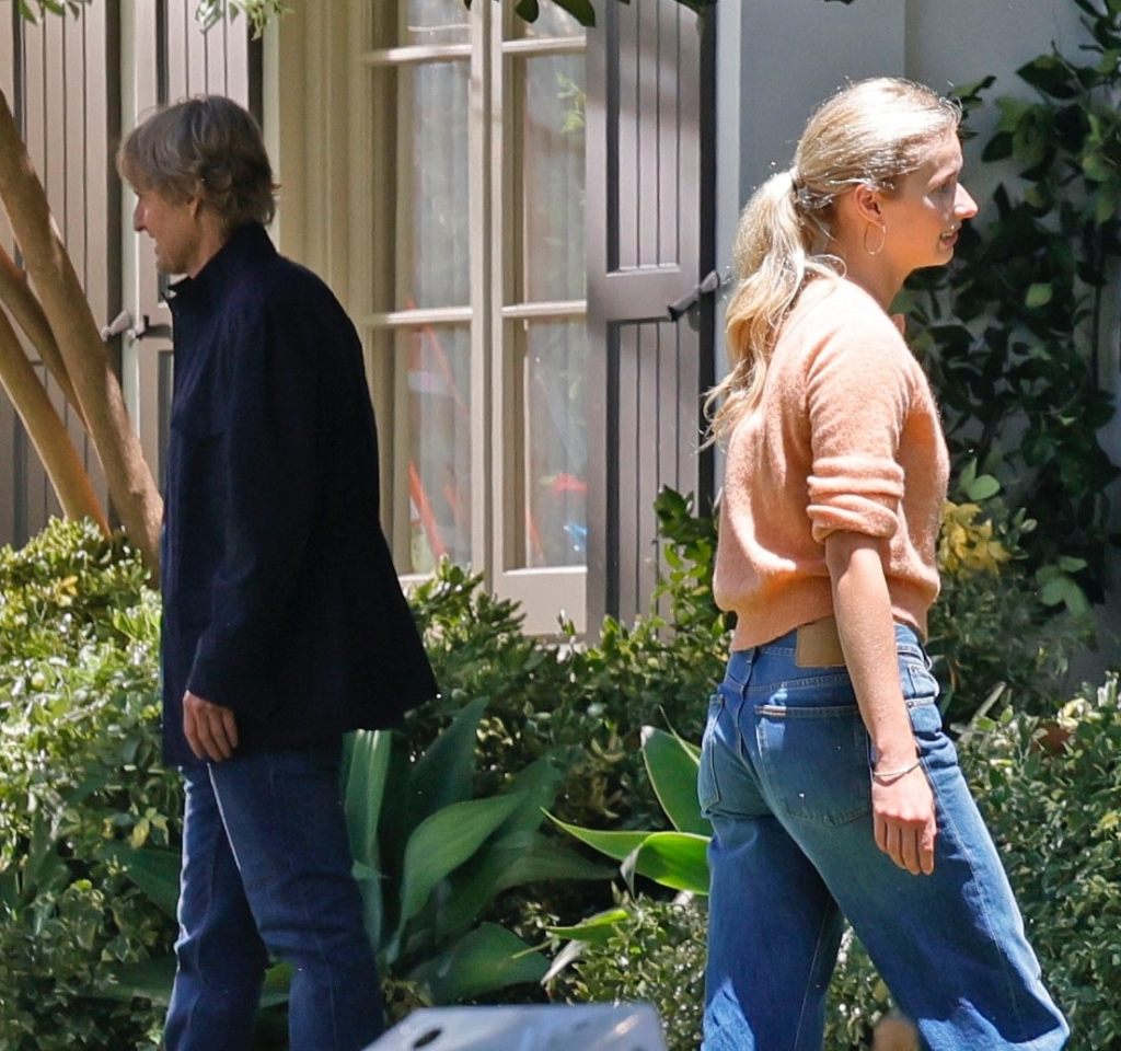 Apple Martin and Owen Wilson on the set of 