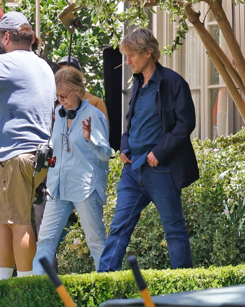 Apple Martin and Owen Wilson on the set of 