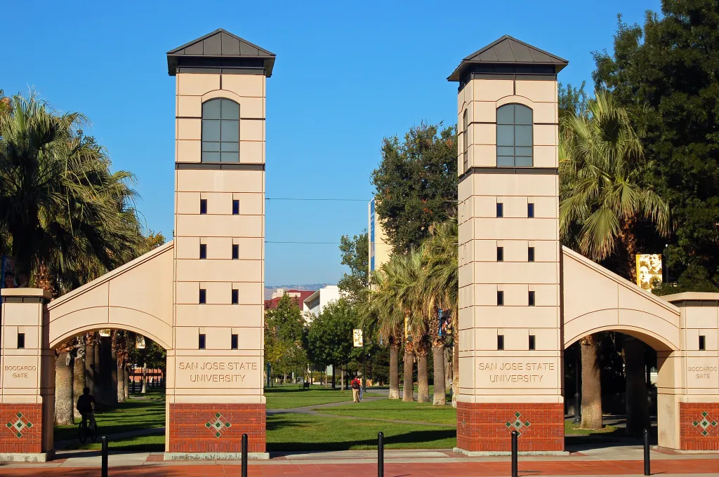 Boccardo Gate, the main entrance to San Jose State University, with two large columns and arches.