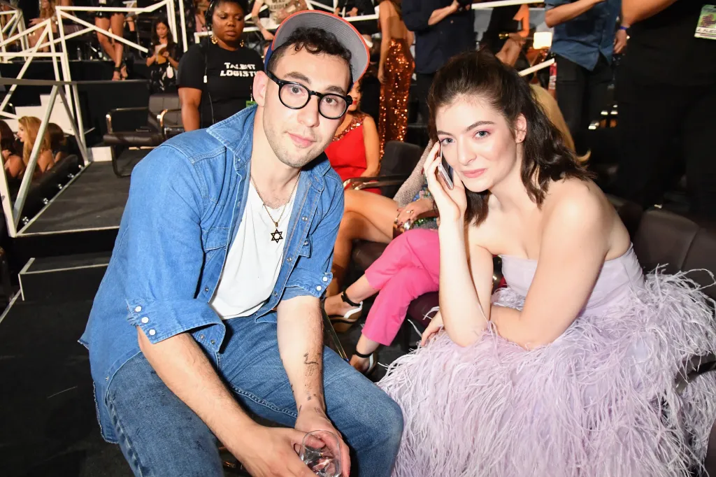 Musician Jack Antonoff and Lorde at the 2017 MTV Video Music Awards.