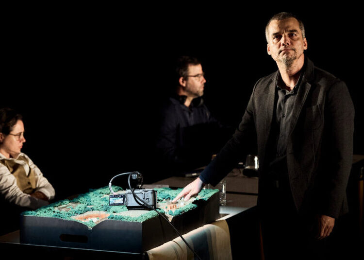 As Budget Cuts Loom, French Theater Turns Up the Political Heat