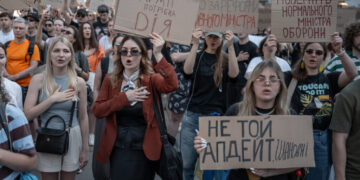 Zelensky Faces Pressure to Remove Ukraine’s Top General