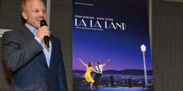 New Poster for ‘La La Land’ Fixes Ryan Gosling’s Wayward Hand