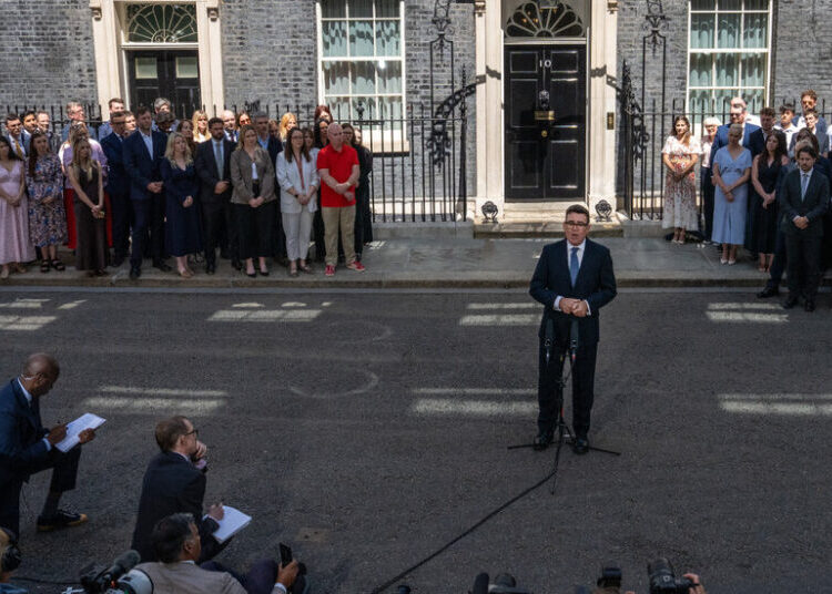 Britain’s New Leader Orders Cut in Taxes on Electricity