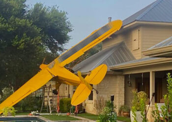 Small Plane Crashes Into House Near Houston