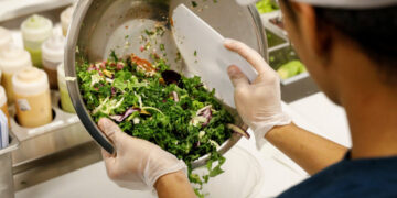 As Cyclosporiasis Spreads, America Says No Thanks to Salads