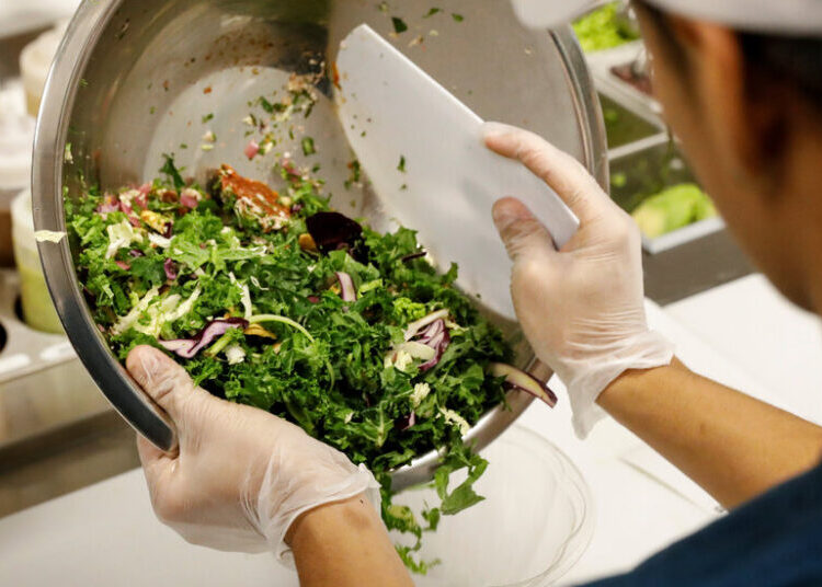 As Cyclosporiasis Spreads, America Says No Thanks to Salads