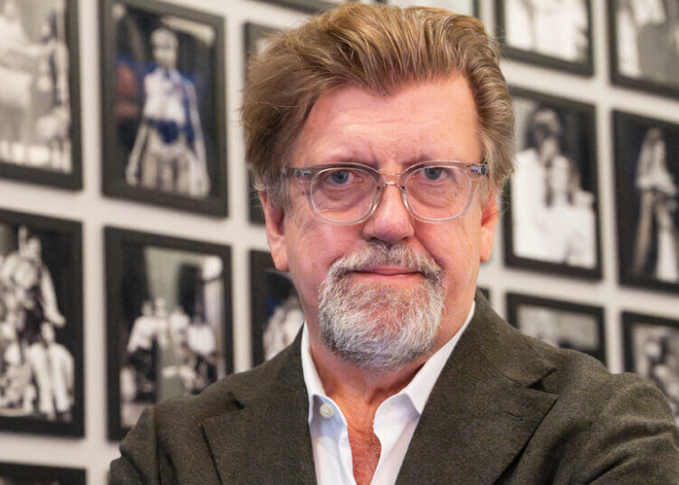 Oskar Eustis, Theater Giant, Is Stepping Down. First, He Has Thoughts.