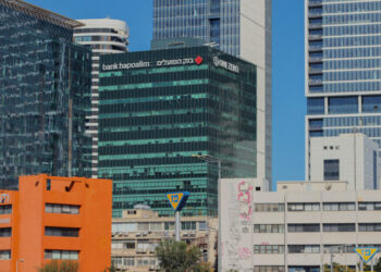 Israeli Banks Threaten to Cut Off Palestinian Economy, Deepening Crisis