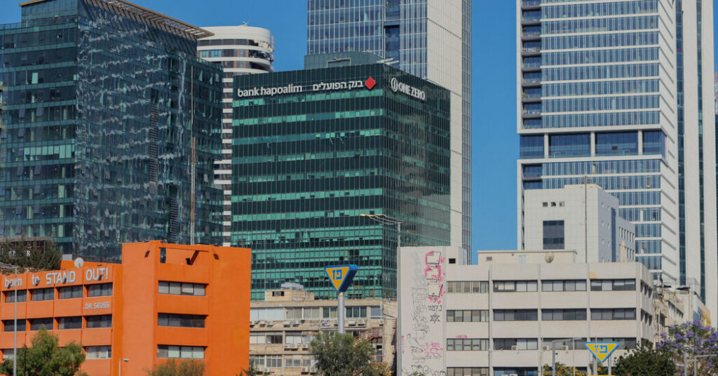 Israeli Banks Threaten to Cut Off Palestinian Economy, Deepening Crisis