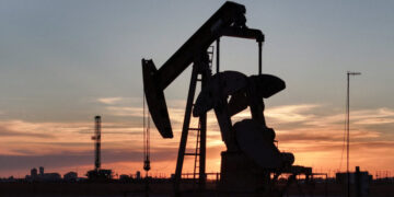 Even as War Rages, Investors Bet Oil Will Be Cheaper in a Few Months
