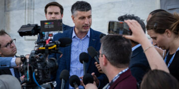 House Again Rebukes Trump on Iran War