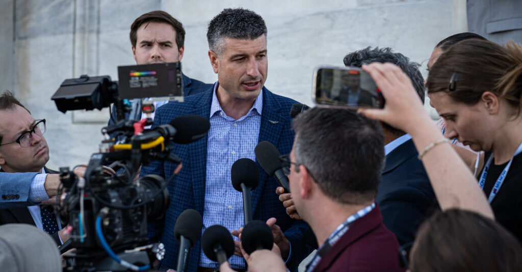 House Again Rebukes Trump on Iran War