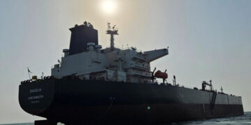 Strikes Against Saudi Tankers in the Red Sea Send Oil Past $100 a Barrel