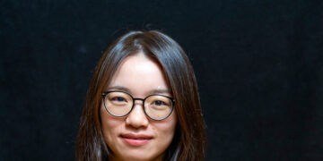 Hong Wang Twirls in Fractal Dimensions of Three