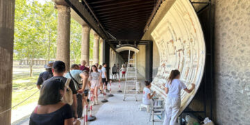 Rare Pompeii Ceiling Is Restored From Fragments, Depicting Scene From Myth
