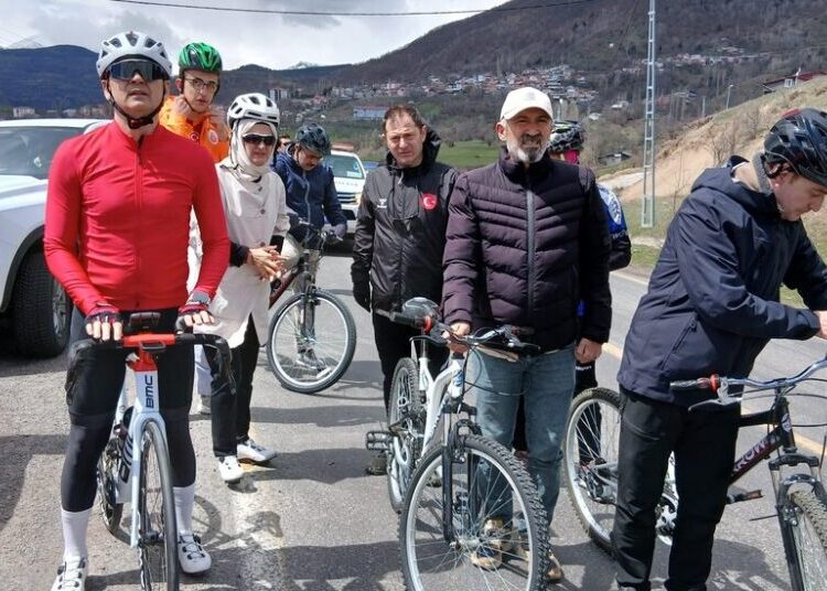 A Turkish Governor Was Ousted. Were Bicycling Tights to Blame?