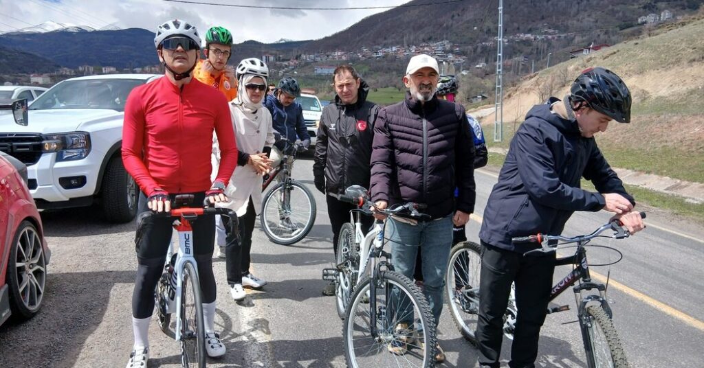 A Turkish Governor Was Ousted. Were Bicycling Tights to Blame?