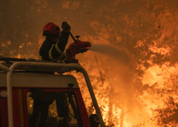 Hundreds of Thousands Flee Fires in France and Spain as Help Pours In