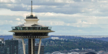 Seattle Police Search for 2 Men Who Parachuted From the Space Needle