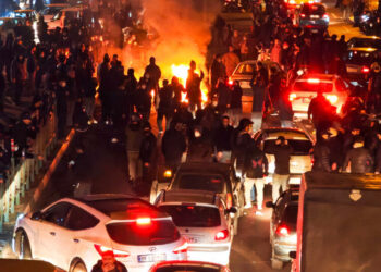 Iran Publicly Hangs 2 Protesters, Rights Groups Say