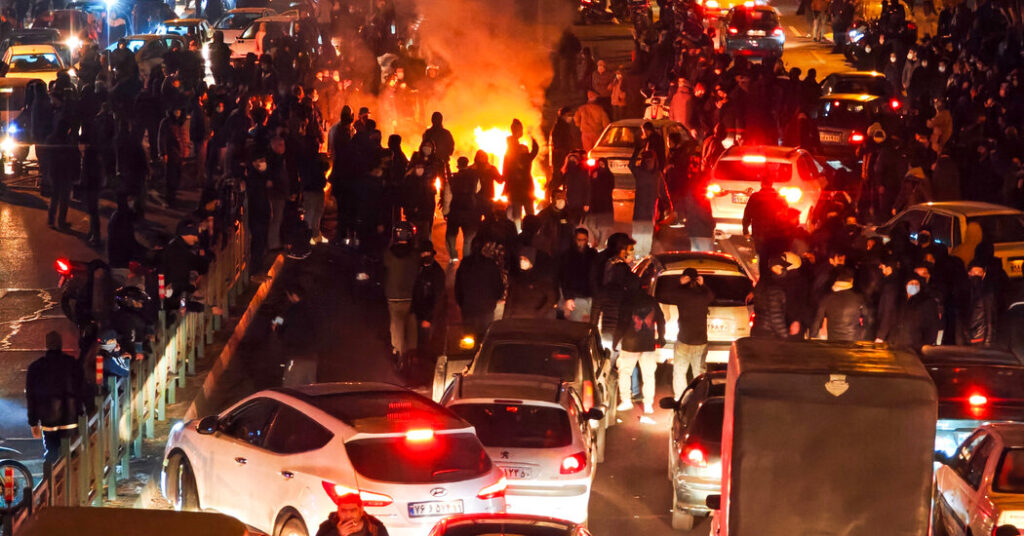 Iran Publicly Hangs 2 Protesters, Rights Groups Say