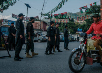 Fresh Clashes Erupt in Pakistani Kashmir on First Day of Contested Vote