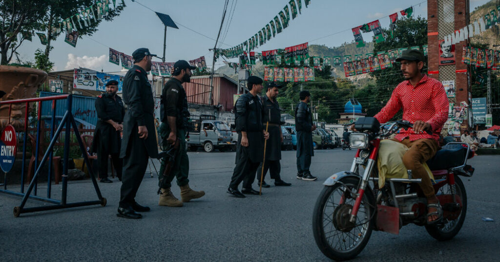 Fresh Clashes Erupt in Pakistani Kashmir on First Day of Contested Vote