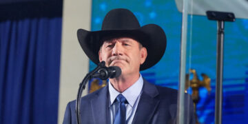 South Dakota Governor Seeking Full Term Clinches G.O.P. Nomination