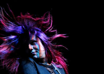Jennifer Finch, Scalding Bassist for Alt-Rock Band L7, Dies at 59