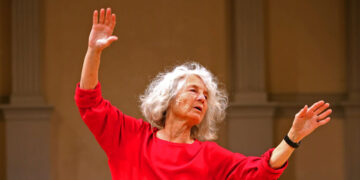Simone Forti, Movement Artist Inspired by the Everyday, Dies at 91