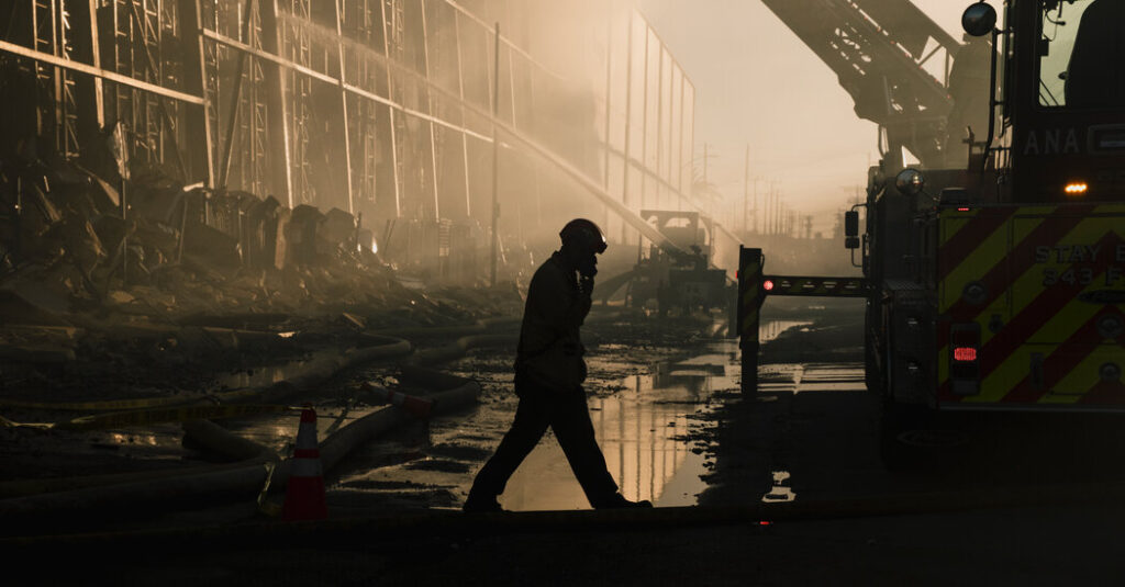L.A. Warehouse Fire Leaves Behind Rats, Flies and an Unending Stench