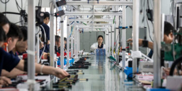 China, Its Economy Stumbling, Signals Only Cautious Support