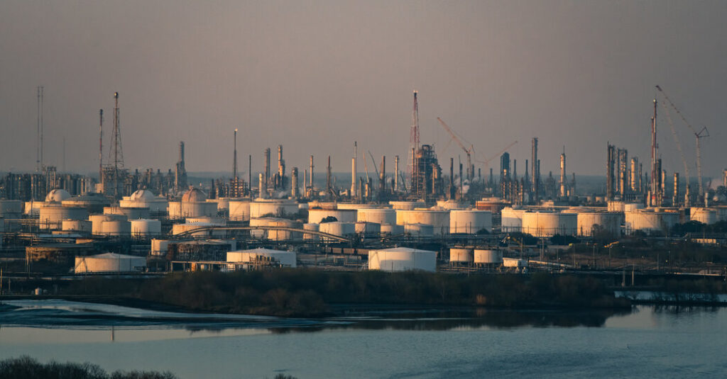 Iran War Drives Oil Profits to Highest Levels in Years