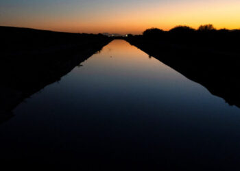 U.S. Raises Threat of Steep Water Cuts in Lower Colorado River Basin