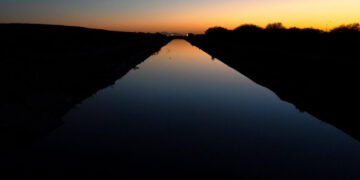 U.S. Raises Threat of Steep Water Cuts in Lower Colorado River Basin