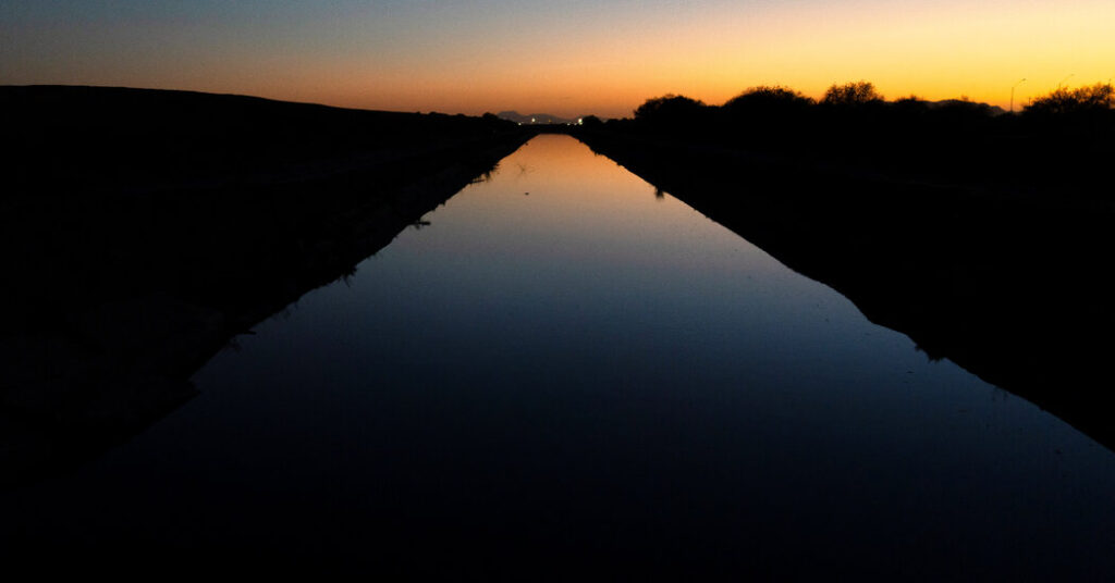 U.S. Raises Threat of Steep Water Cuts in Lower Colorado River Basin