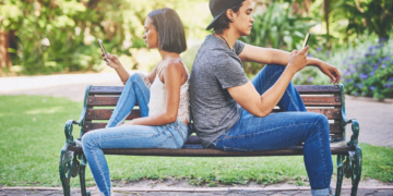 A Therapist Gave Us 5 Easy-to-Miss Signs Your Partner Doesn’t Respect You