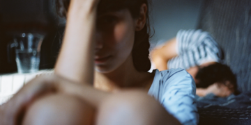 5 Warning Signs Your Partner Is Emotionally Neglecting You, According to an Expert