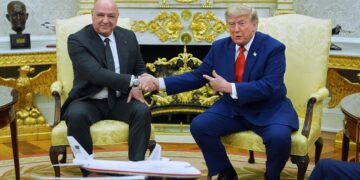 Trump meets with Lebanese leader, pledges support for peace efforts with Israel