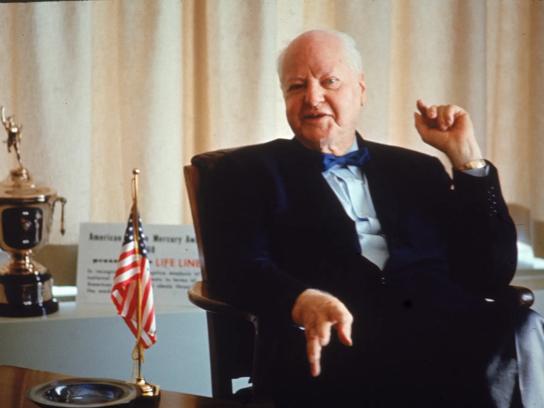 A portrait of H.L. Hunt at his desk in 1968.