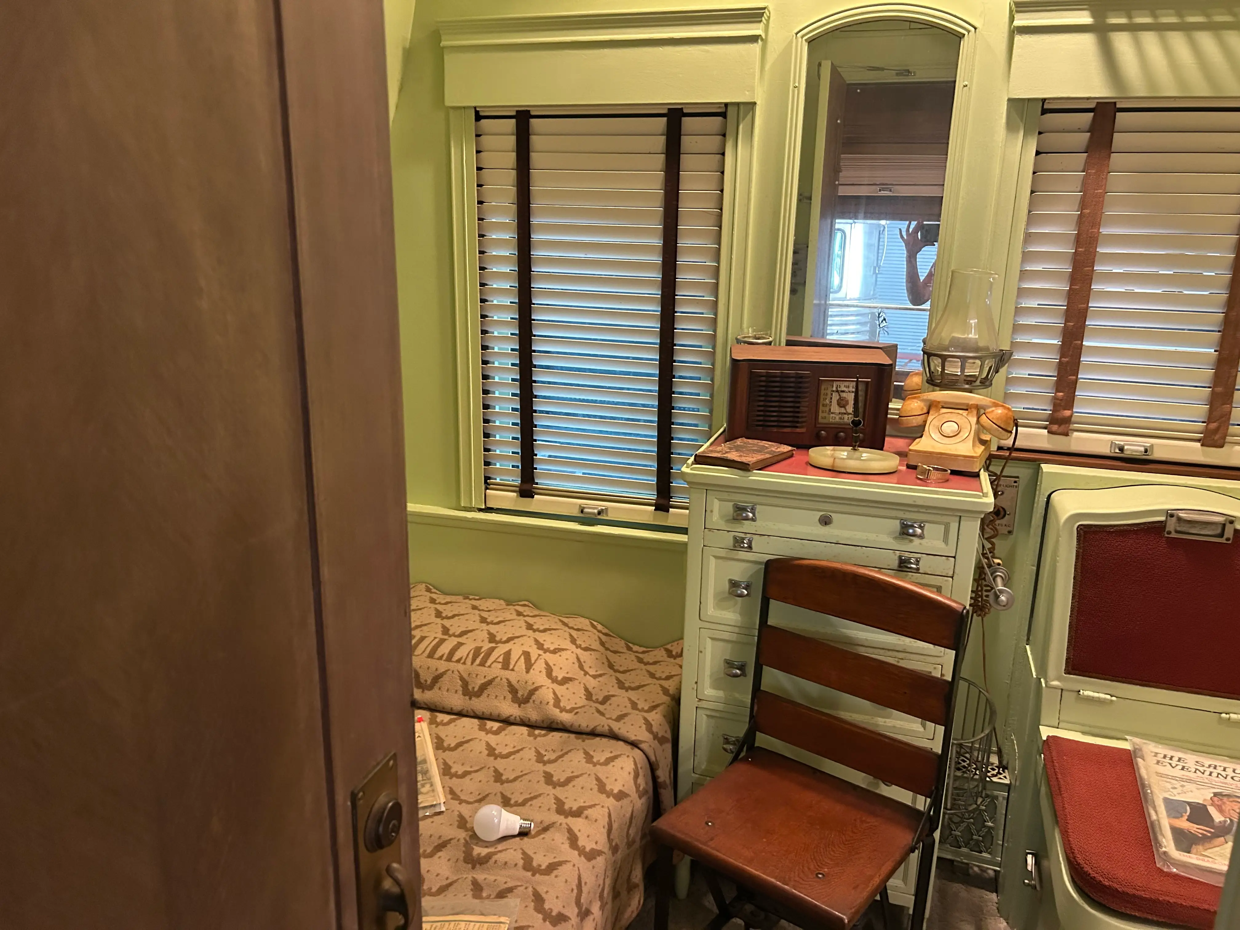 president's bed in presidential train car