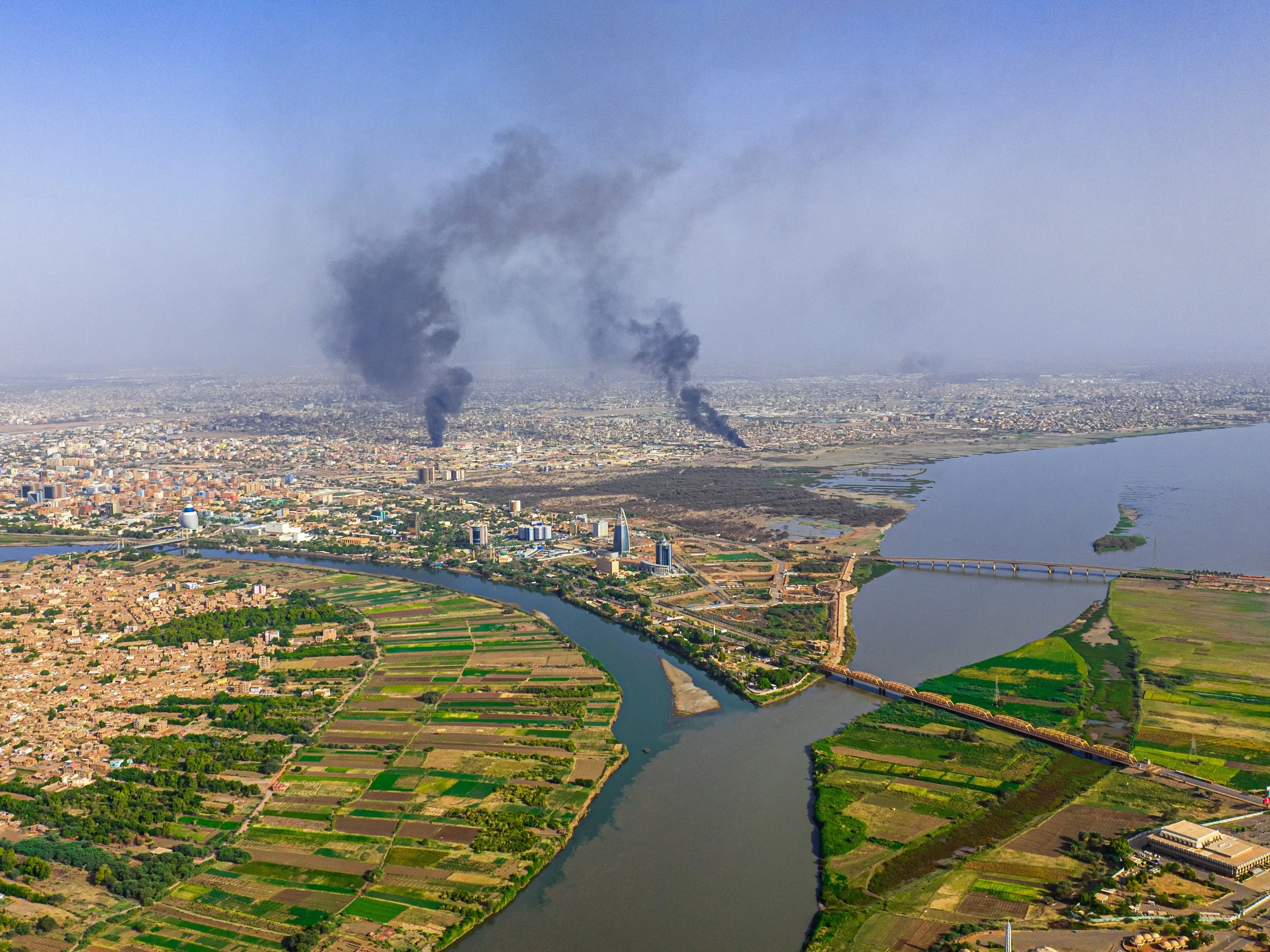 Smoke plumes in the sky of Khartoum due to clashes between the Sudanese army and the Rapid Support Forces