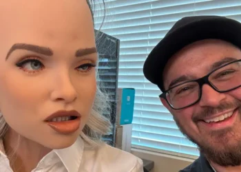 I tested a $125,000 robot with silicone flesh. Its jokes felt more human than anything else.